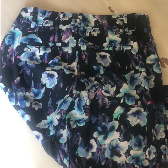 Ann Taylor Floral Dress Pants size 0 - Picture 4 of 4